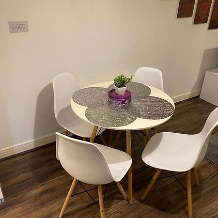 Spacious 1 Bed Relocation Apartment Free Parking, Brierley Hill Ngoại thất bức ảnh