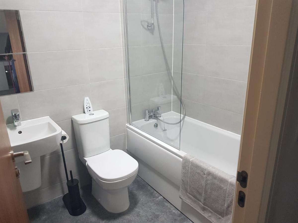 Spacious 1 Bed Relocation Apartment Free Parking, Brierley Hill Ngoại thất bức ảnh