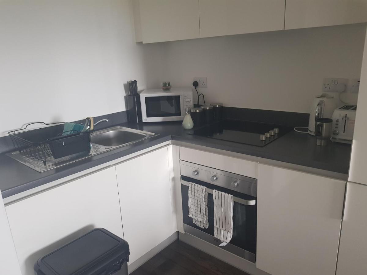 Spacious 1 Bed Relocation Apartment Free Parking, Brierley Hill Ngoại thất bức ảnh
