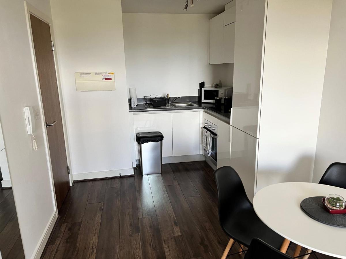 Spacious 1 Bed Relocation Apartment Free Parking, Brierley Hill Ngoại thất bức ảnh