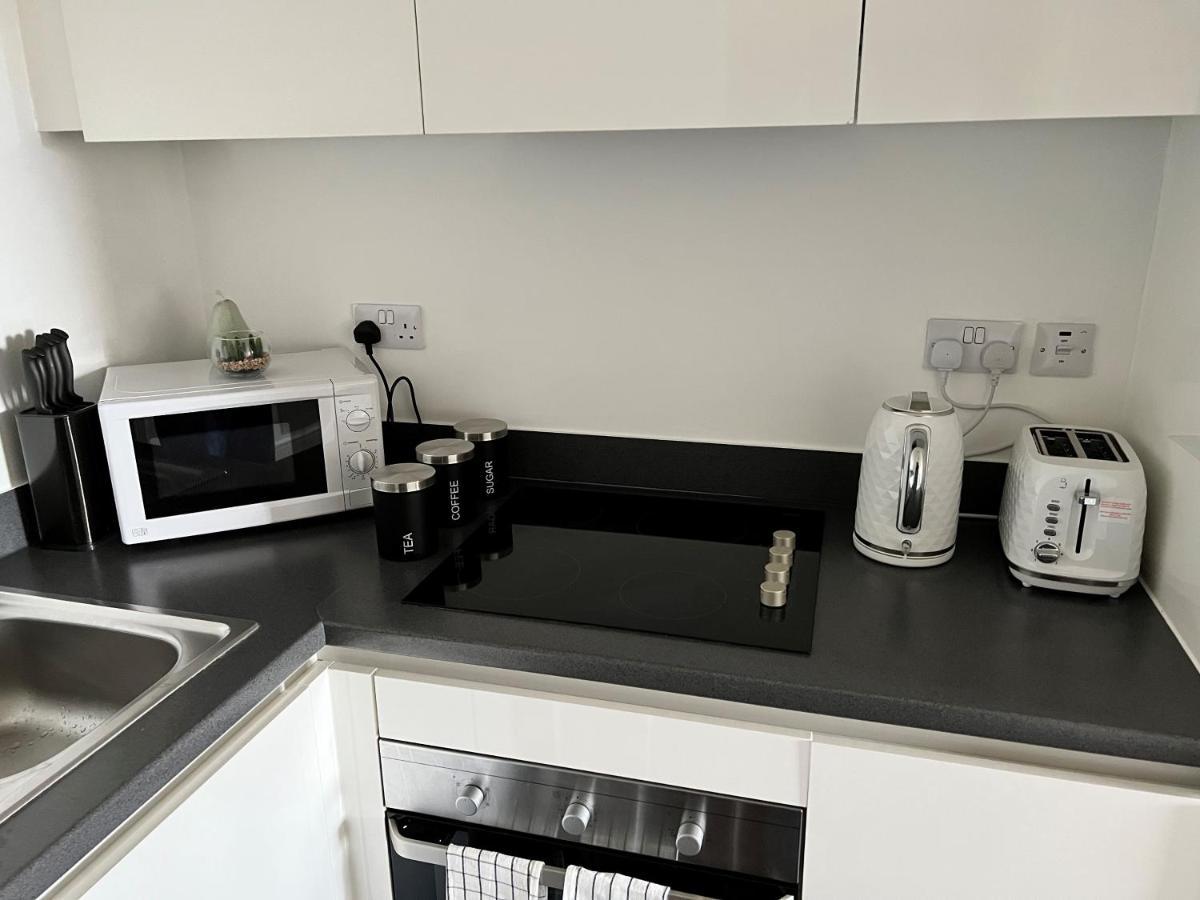 Spacious 1 Bed Relocation Apartment Free Parking, Brierley Hill Ngoại thất bức ảnh