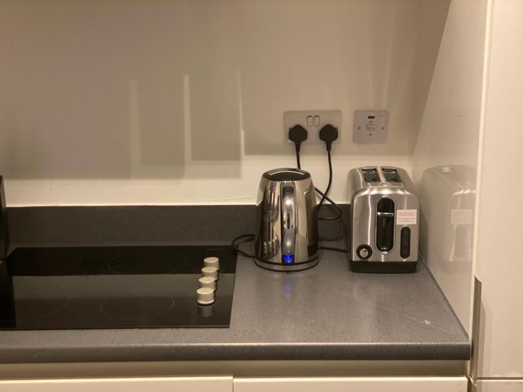 Spacious 1 Bed Relocation Apartment Free Parking, Brierley Hill Ngoại thất bức ảnh