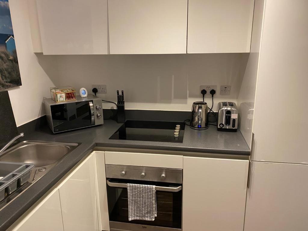 Spacious 1 Bed Relocation Apartment Free Parking, Brierley Hill Ngoại thất bức ảnh