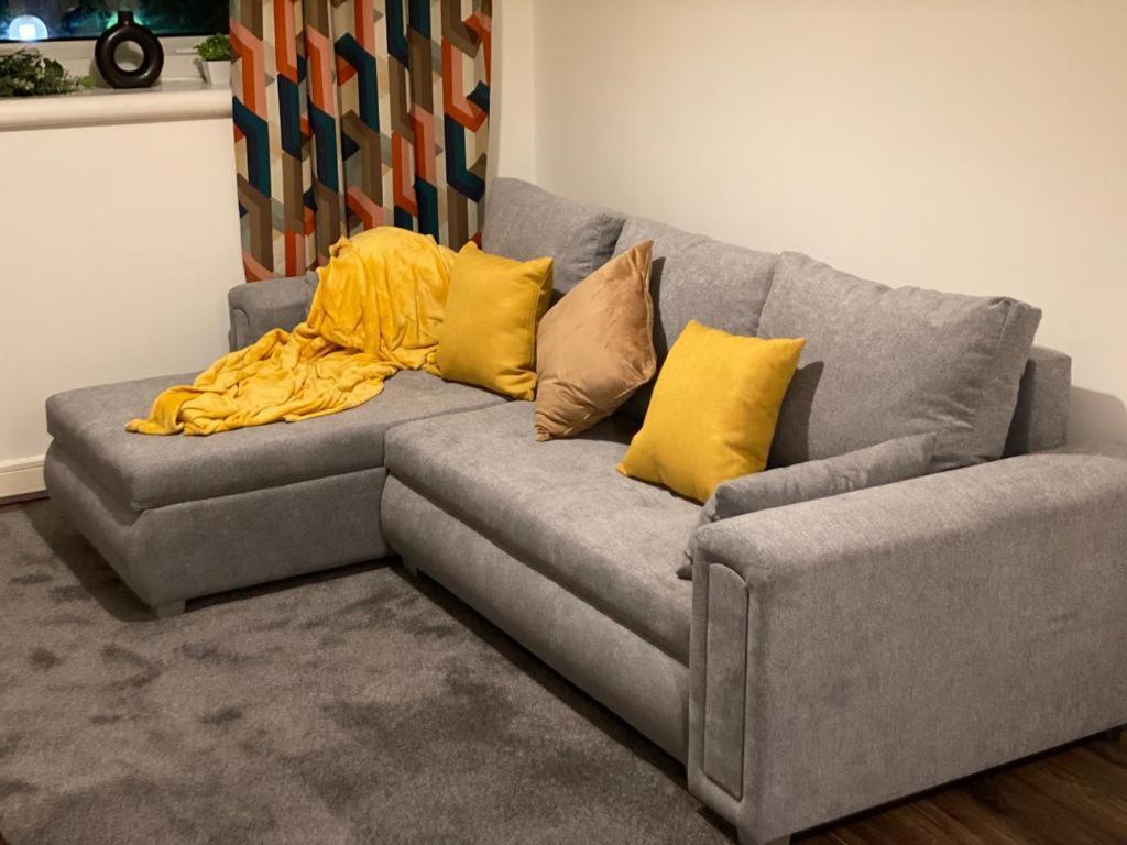 Spacious 1 Bed Relocation Apartment Free Parking, Brierley Hill Ngoại thất bức ảnh