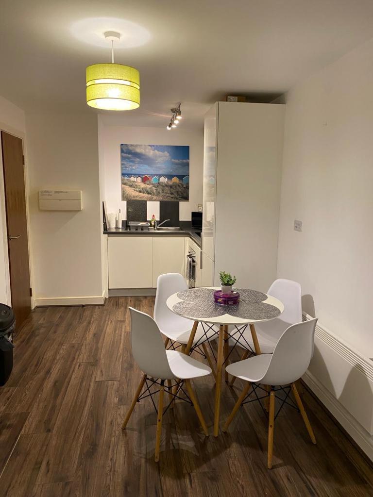 Spacious 1 Bed Relocation Apartment Free Parking, Brierley Hill Ngoại thất bức ảnh